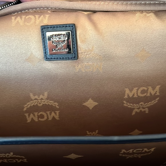 COPY - COPY - MCM MESSENGER BAG AUTHENTIC - Picture 9 of 9